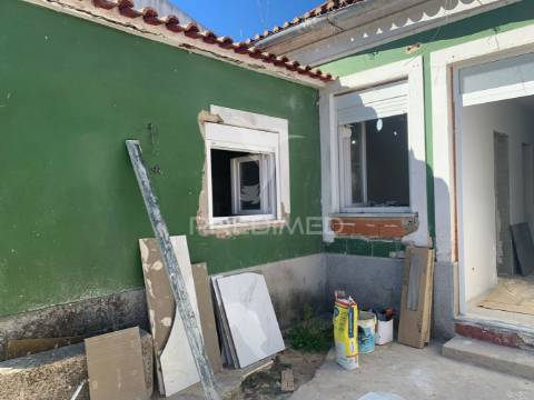 Moradia t2+1 com quintal em recuperação total