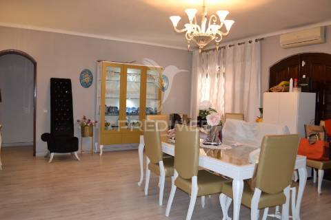 Quinta com piscina tipo praia a 35 km de lisboa