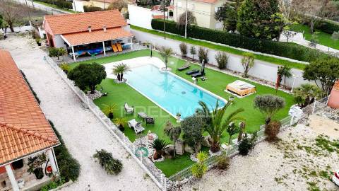Quinta com piscina tipo praia a 35 km de lisboa