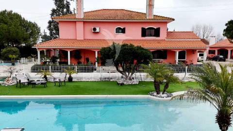 Quinta com piscina tipo praia a 35 km de lisboa