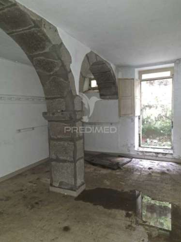 Prédio para reabilitação na zona histórica de angra do heroísmo