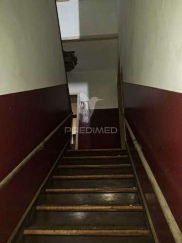 Prédio para reabilitação na zona histórica de angra do heroísmo