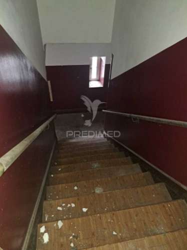 Prédio para reabilitação na zona histórica de angra do heroísmo