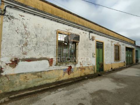 Armazém para recuperar - alcanhões, santarém