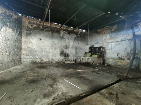 Armazém para recuperar - alcanhões, santarém