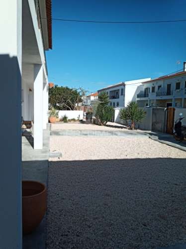 Moradia bi-familiar t6 com espaço exterior - v.n. milfontes