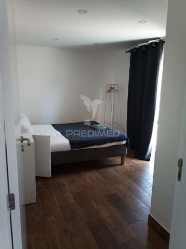 Moradia bi-familiar t6 com espaço exterior - v.n. milfontes