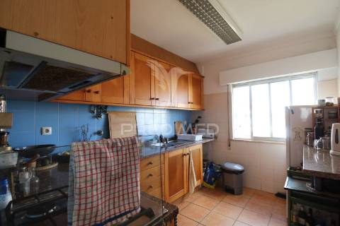 Moradia bi-familiar t6 com espaço exterior - v.n. milfontes