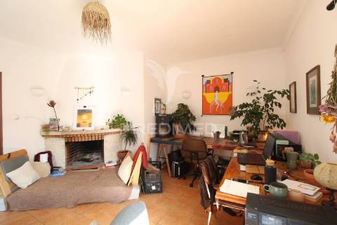 Moradia bi-familiar t6 com espaço exterior - v.n. milfontes