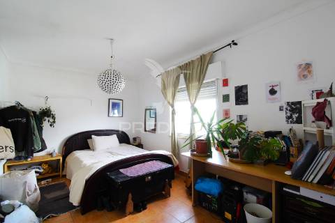 Moradia bi-familiar t6 com espaço exterior - v.n. milfontes