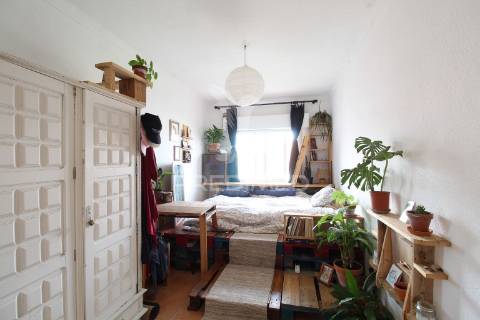 Moradia bi-familiar t6 com espaço exterior - v.n. milfontes