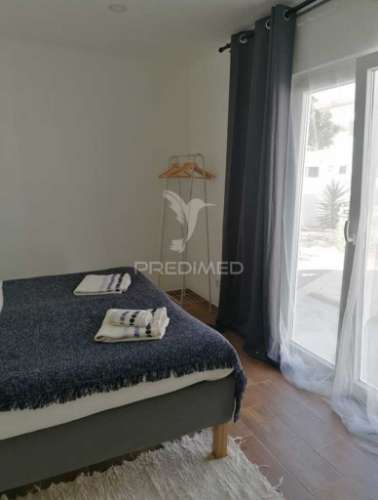 Moradia bi-familiar t6 com espaço exterior - v.n. milfontes