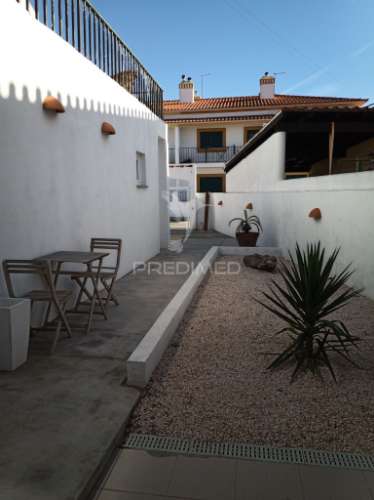 Moradia bi-familiar t6 com espaço exterior - v.n. milfontes