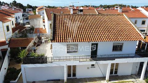 Moradia bi-familiar t6 com espaço exterior - v.n. milfontes