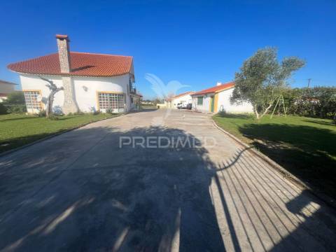 Moradia t4 com garagem e amplo terreno – vale de santarém