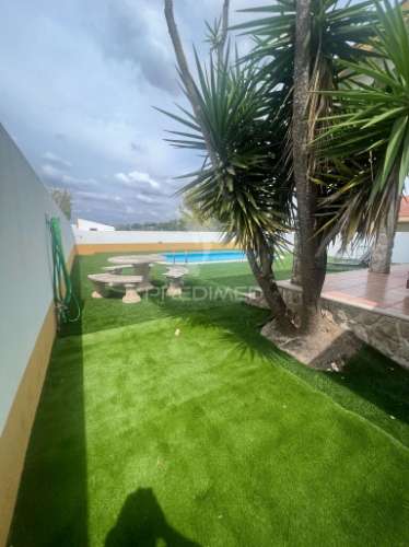 Moradia t4 com garagem e amplo terreno – vale de santarém