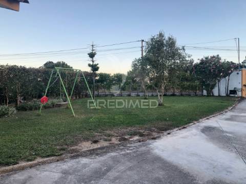 Moradia t4 com garagem e amplo terreno – vale de santarém