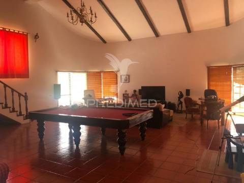 Moradia t4 com garagem e amplo terreno – vale de santarém