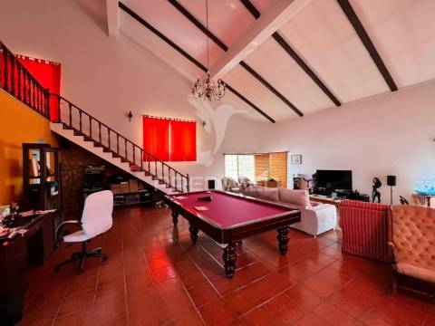 Moradia t4 com garagem e amplo terreno – vale de santarém