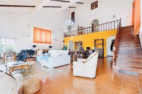 Moradia t4 com garagem e amplo terreno – vale de santarém