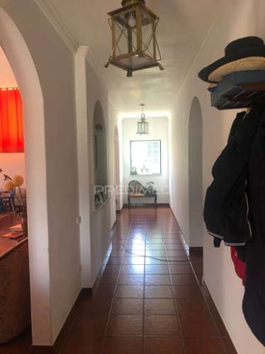 Moradia t4 com garagem e amplo terreno – vale de santarém