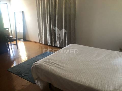 Moradia t4 com garagem e amplo terreno – vale de santarém