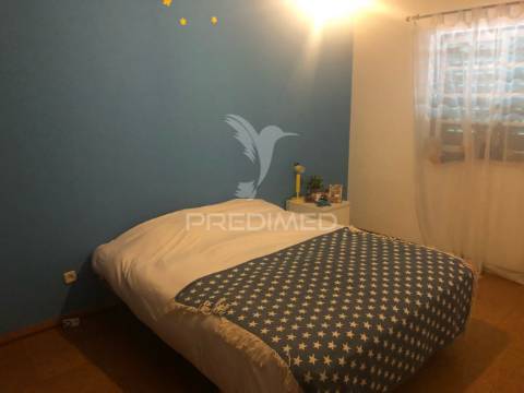 Moradia t4 com garagem e amplo terreno – vale de santarém