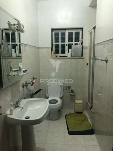 Moradia t4 com garagem e amplo terreno – vale de santarém