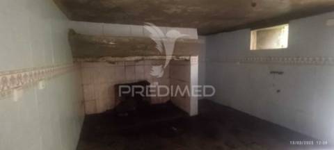 Casa antiga no centro histórico em nisa