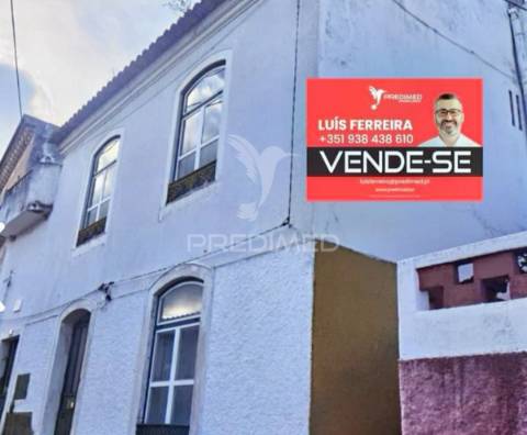 Moradia t3+t1 à venda para restaurar / pernes / santarém
