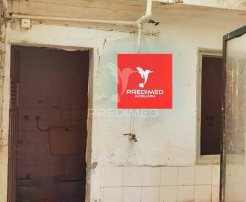 Moradia t3+t1 à venda para restaurar / pernes / santarém