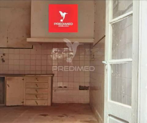 Moradia t3+t1 à venda para restaurar / pernes / santarém