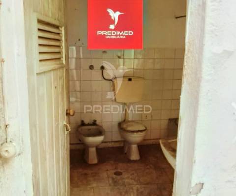 Moradia t3+t1 à venda para restaurar / pernes / santarém