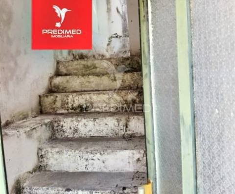 Moradia t3+t1 à venda para restaurar / pernes / santarém