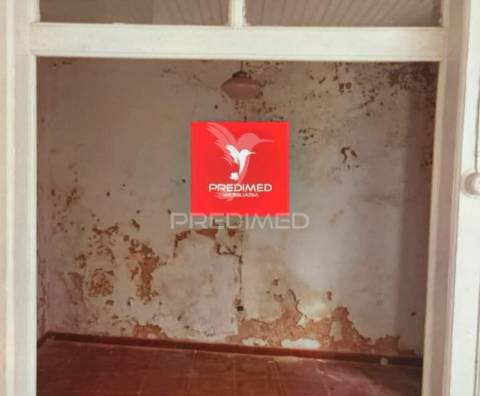 Moradia t3+t1 à venda para restaurar / pernes / santarém