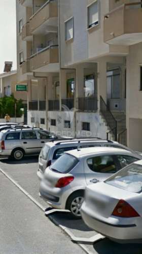 Loja comercial  com 2 pisos / entroncamento.