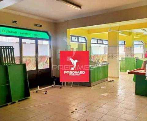 Loja comercial  com 2 pisos / entroncamento.