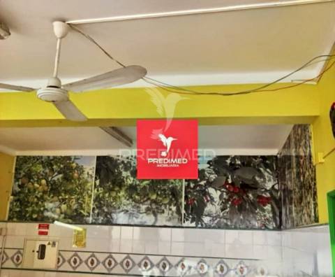 Loja comercial  com 2 pisos / entroncamento.