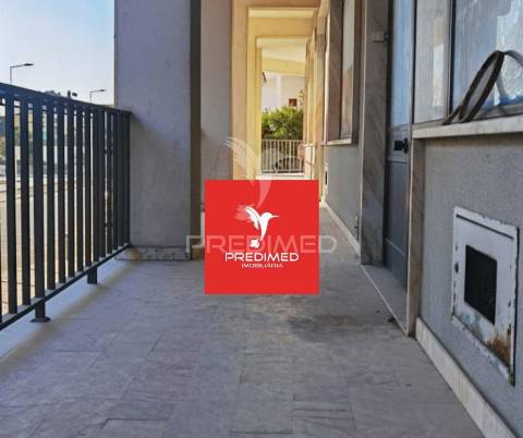 Loja comercial  com 2 pisos / entroncamento.