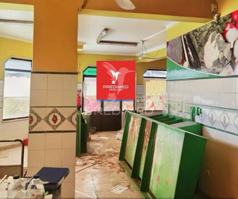 Loja comercial  com 2 pisos / entroncamento.