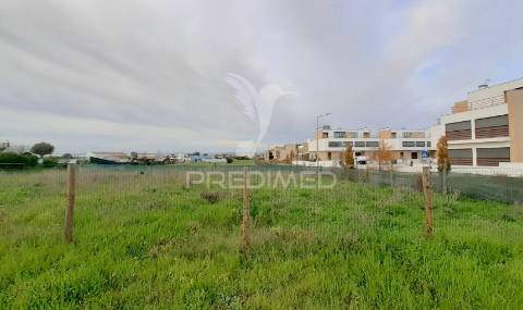 Terreno urbano em alcochete com 23.120 m2 localizado em zona residencial