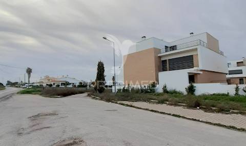 Terreno urbano em alcochete com 23.120 m2 localizado em zona residencial