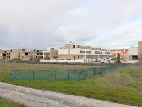 Terreno urbano em alcochete com 21.087 m2 localizado em zona premium de alcochete