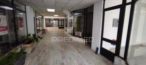 Loja c/ 25m2, ed. castelo, ourém