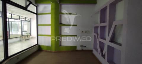 Loja c/ 25m2, ed. castelo, ourém