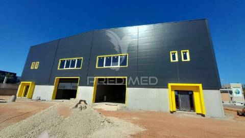 Vender armazém c/ logradouro loures marl proximo aeroporto