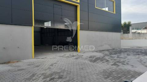 Vender armazém c/ logradouro loures marl proximo aeroporto