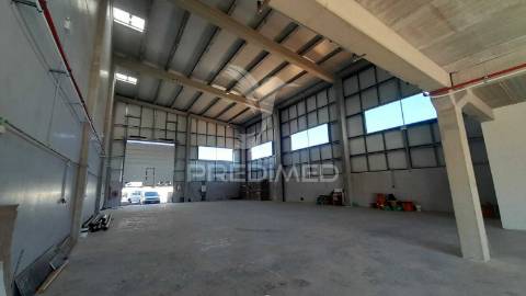 Vender armazém c/ logradouro loures marl proximo aeroporto