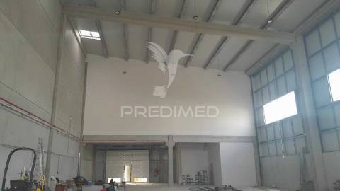 Vender armazém c/ logradouro loures marl proximo aeroporto