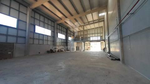 Vender armazém c/ logradouro loures marl proximo aeroporto